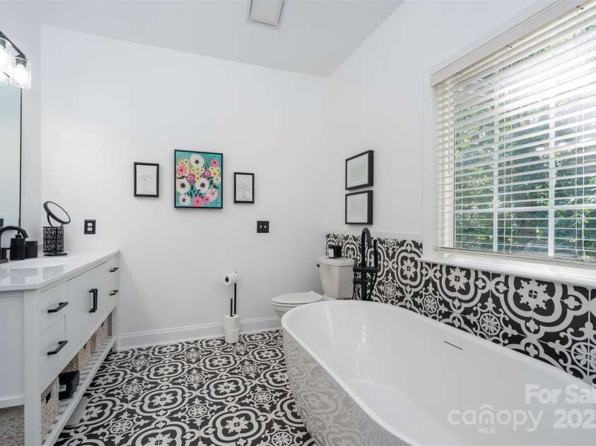 126 Doyle Farm Lane, Mooresville, NC 28115.  MLS# CAR4270254, YatesRealty ID 32228. Primary Bathroom remodeled in 2024, features fully glassed walk-in shower,      luxurious soaking tub, dual vanities,     accented with designer tile.