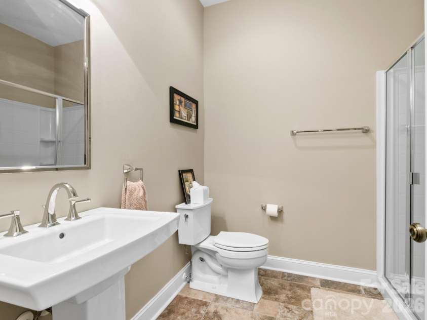 32 Lake Vista Drive, Fletcher, NC 28732.  MLS# CAR4388270, YatesRealty ID 32228. Full Bathroom (Basement)