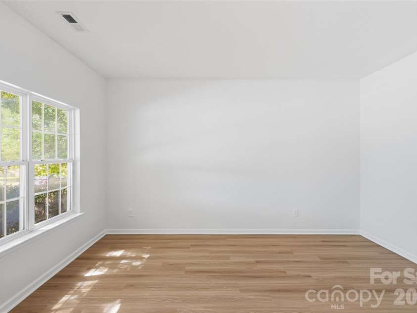 2700 Piersland Drive, Matthews, NC 28104.  MLS# CAR4390118, YatesRealty ID 32229. 