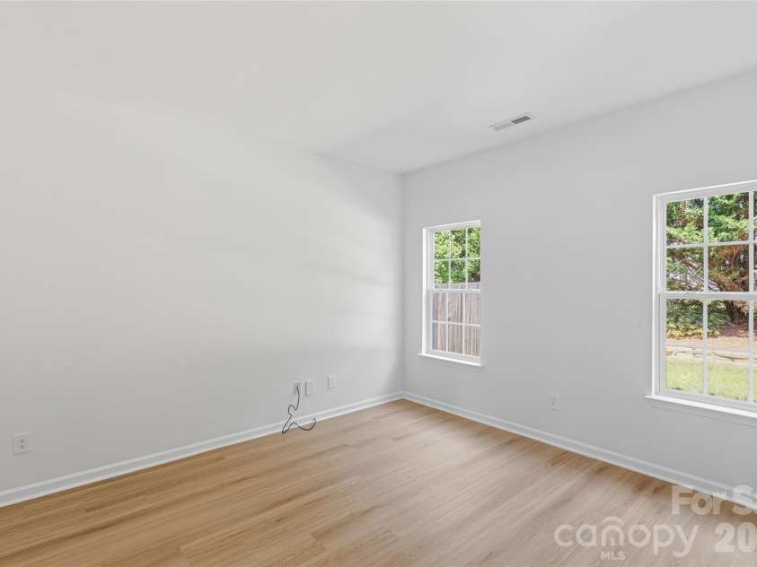 2700 Piersland Drive, Matthews, NC 28104.  MLS# CAR4390118, YatesRealty ID 32229. 