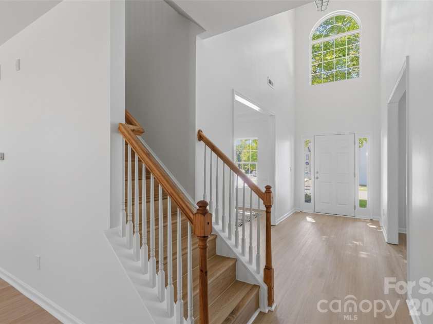 2700 Piersland Drive, Matthews, NC 28104.  MLS# CAR4390118, YatesRealty ID 32229. 