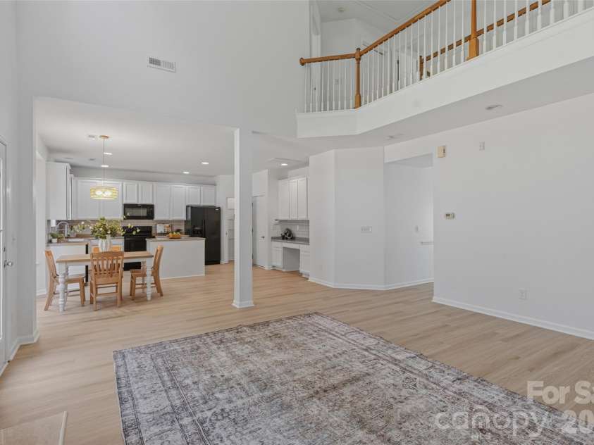 2700 Piersland Drive, Matthews, NC 28104.  MLS# CAR4390118, YatesRealty ID 32229. 