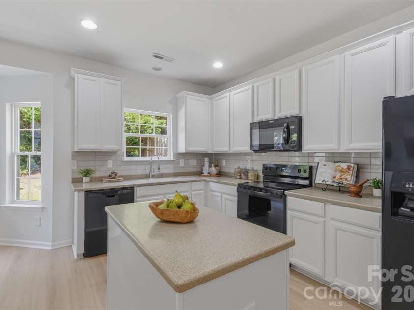 2700 Piersland Drive, Matthews, NC 28104.  MLS# CAR4390118, YatesRealty ID 32229. 