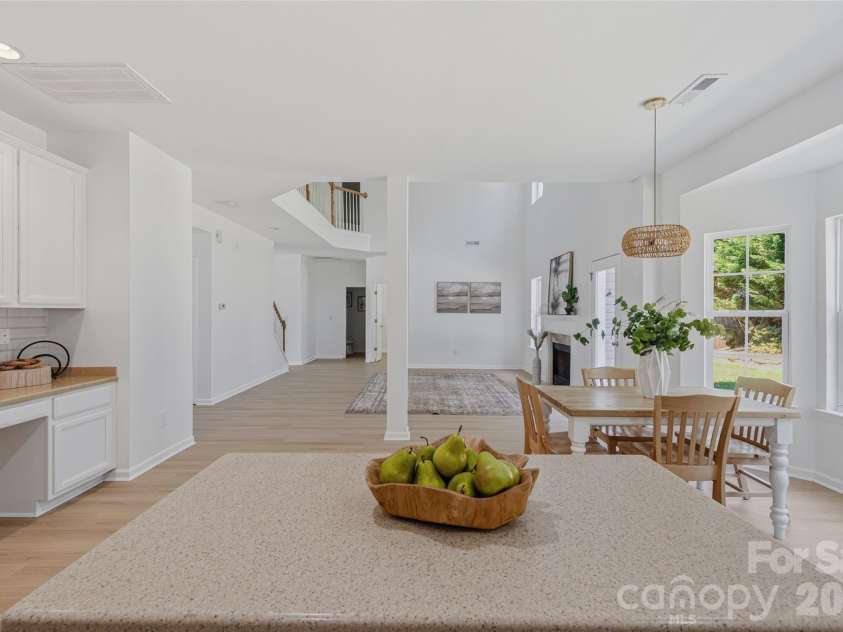 2700 Piersland Drive, Matthews, NC 28104.  MLS# CAR4390118, YatesRealty ID 32229. 