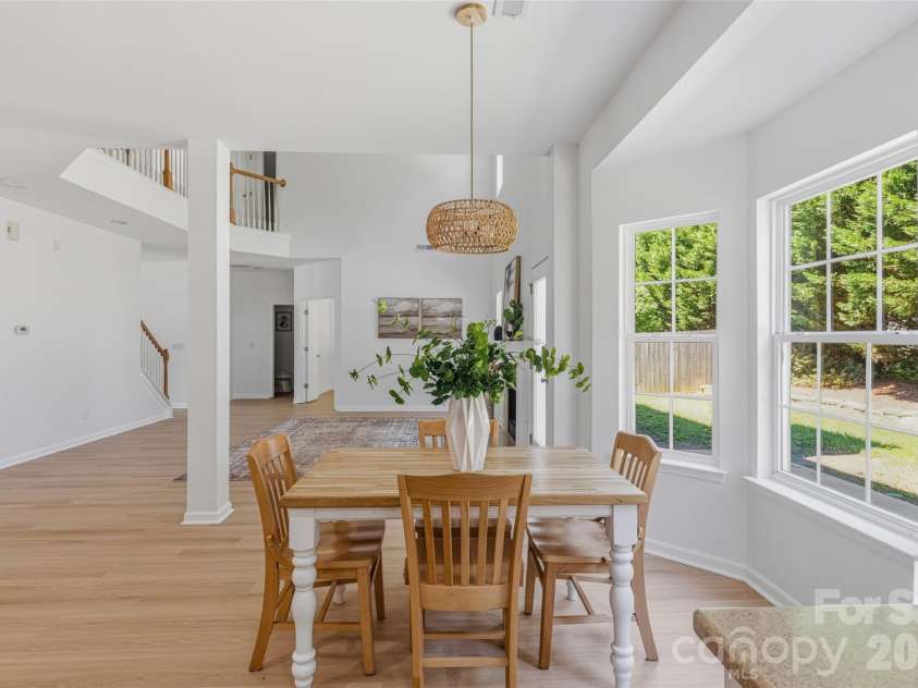2700 Piersland Drive, Matthews, NC 28104.  MLS# CAR4390118, YatesRealty ID 32229. 