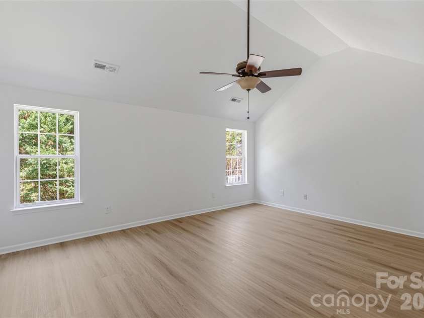2700 Piersland Drive, Matthews, NC 28104.  MLS# CAR4390118, YatesRealty ID 32229. 