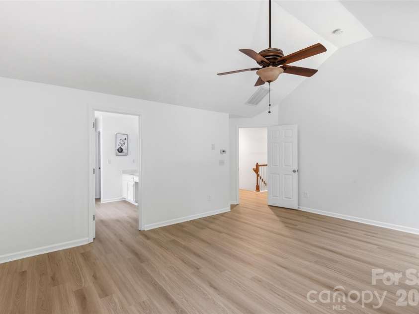 2700 Piersland Drive, Matthews, NC 28104.  MLS# CAR4390118, YatesRealty ID 32229. 