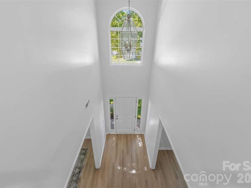 2700 Piersland Drive, Matthews, NC 28104.  MLS# CAR4390118, YatesRealty ID 32229. 