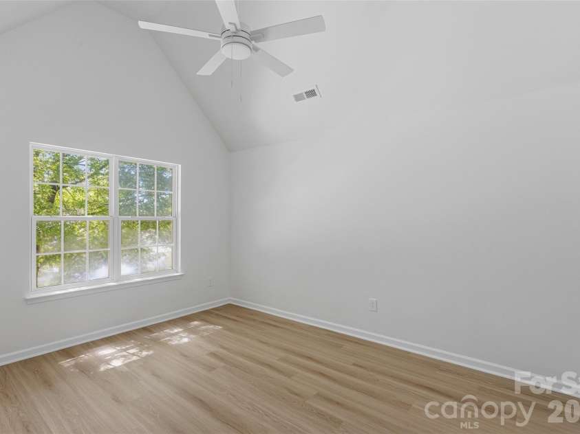 2700 Piersland Drive, Matthews, NC 28104.  MLS# CAR4390118, YatesRealty ID 32229. 