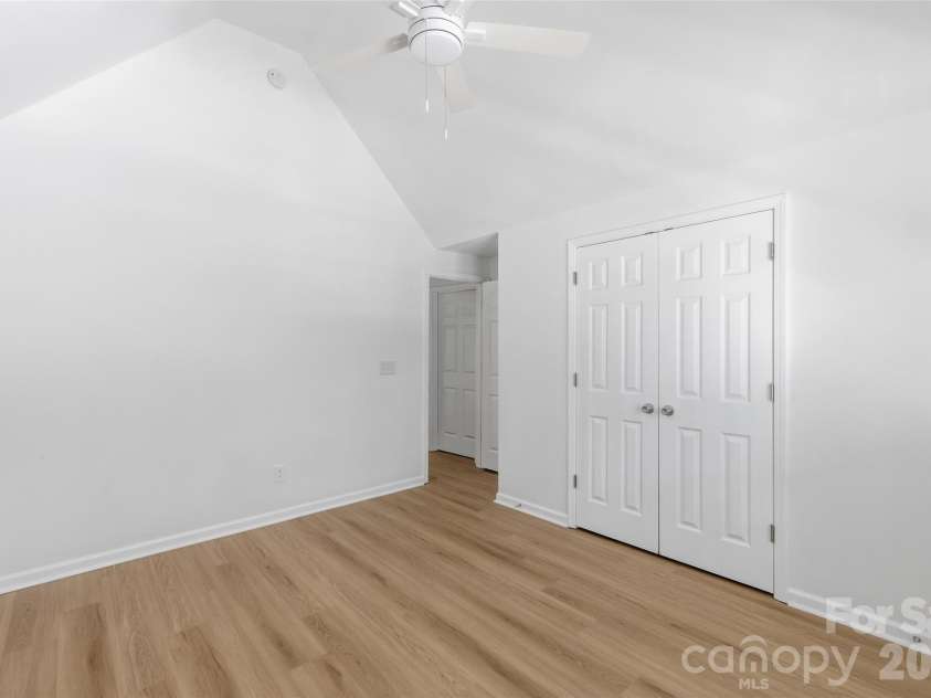 2700 Piersland Drive, Matthews, NC 28104.  MLS# CAR4390118, YatesRealty ID 32229. 