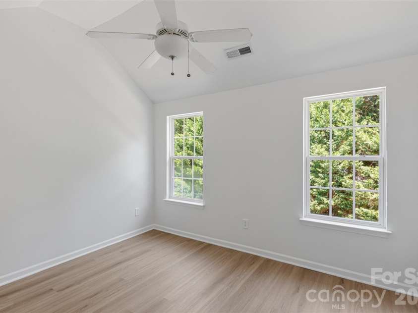 2700 Piersland Drive, Matthews, NC 28104.  MLS# CAR4390118, YatesRealty ID 32229. 