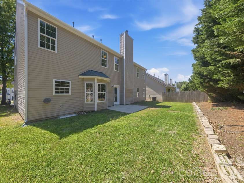 2700 Piersland Drive, Matthews, NC 28104.  MLS# CAR4390118, YatesRealty ID 32229. 