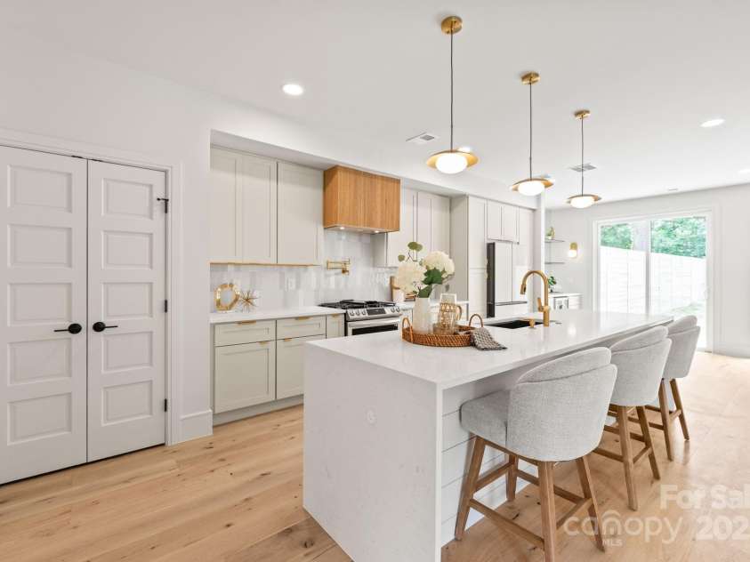 2733 Cowles Road, Charlotte, NC 28208.  MLS# CAR4271818, YatesRealty ID 32229. 