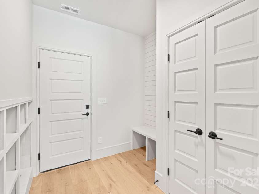 2733 Cowles Road, Charlotte, NC 28208.  MLS# CAR4271818, YatesRealty ID 32229. 