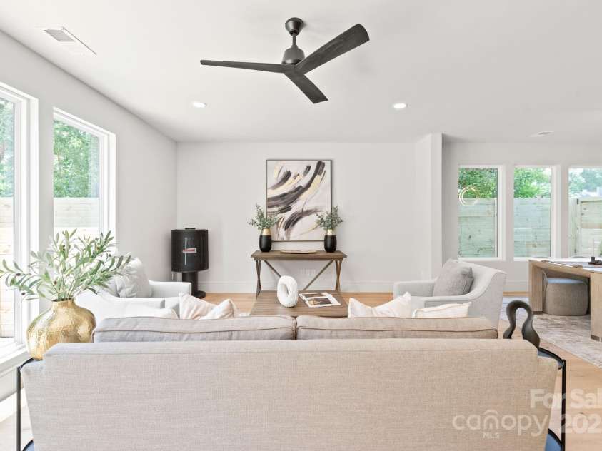 2733 Cowles Road, Charlotte, NC 28208.  MLS# CAR4271818, YatesRealty ID 32229. 