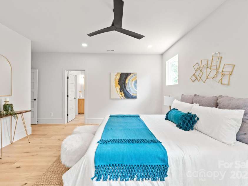 2733 Cowles Road, Charlotte, NC 28208.  MLS# CAR4271818, YatesRealty ID 32229. 