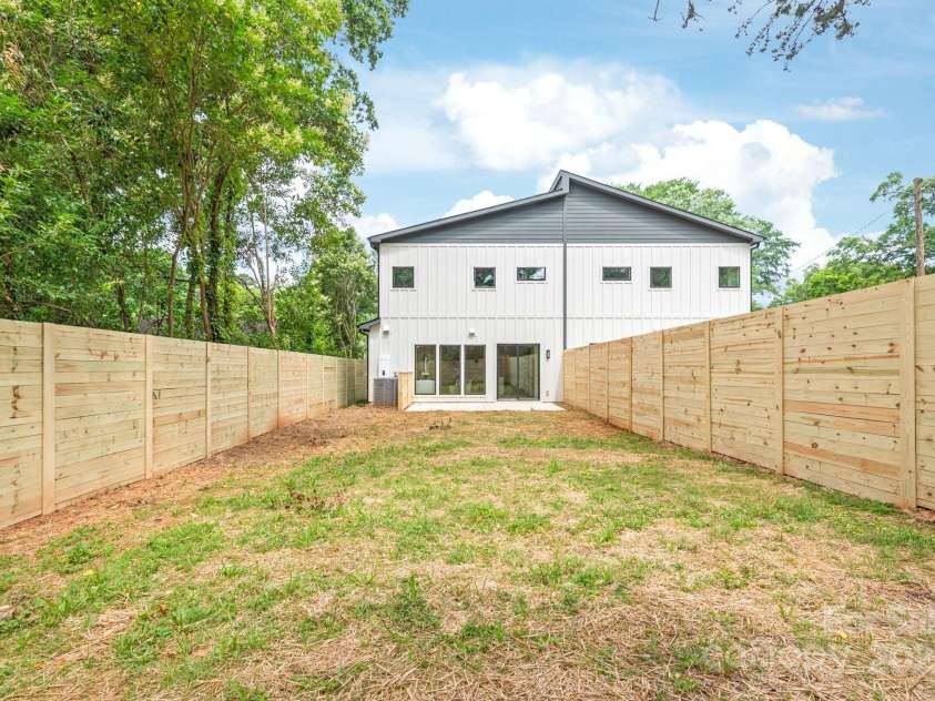 2733 Cowles Road, Charlotte, NC 28208.  MLS# CAR4271818, YatesRealty ID 32229. 