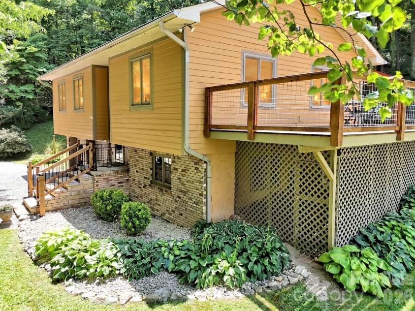 372 Shady Ridge Road, Waynesville, NC 28785.  MLS# CAR4393581, YatesRealty ID 32230. Front side