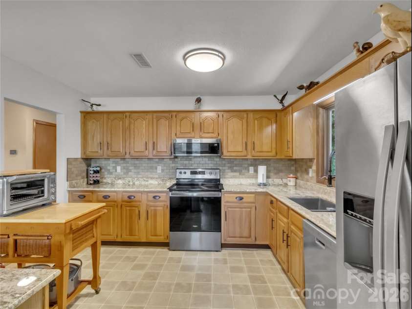 372 Shady Ridge Road, Waynesville, NC 28785.  MLS# CAR4393581, YatesRealty ID 32230. Kitchen