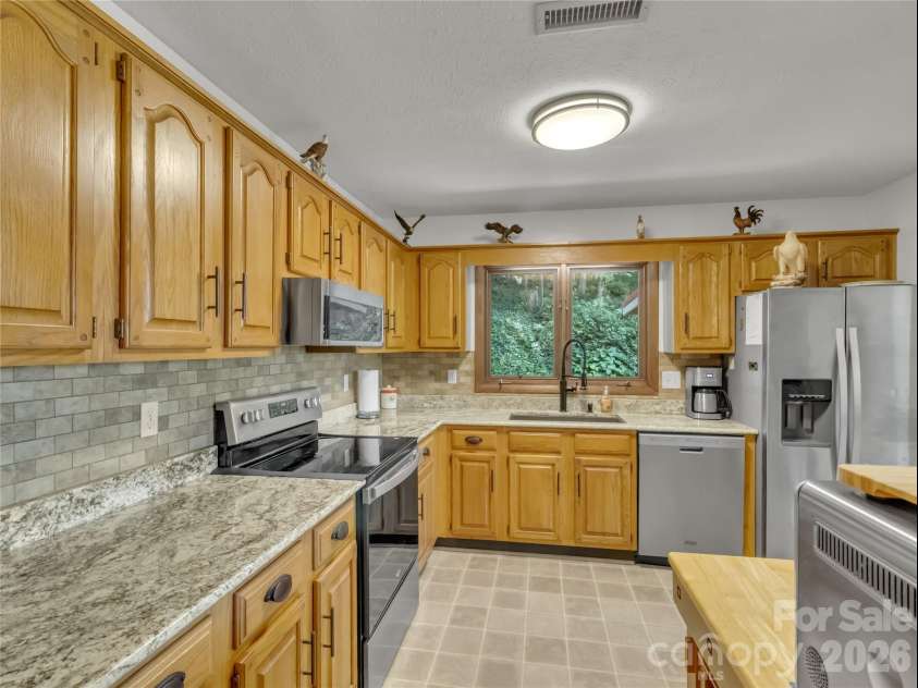 372 Shady Ridge Road, Waynesville, NC 28785.  MLS# CAR4393581, YatesRealty ID 32230. Kitchen