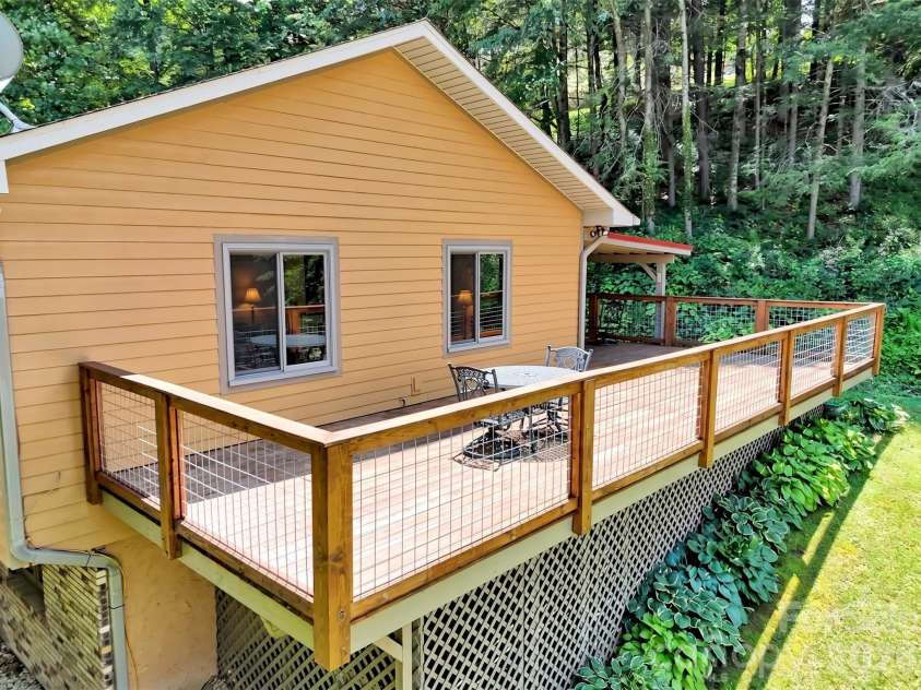 372 Shady Ridge Road, Waynesville, NC 28785.  MLS# CAR4393581, YatesRealty ID 32230. Side deck