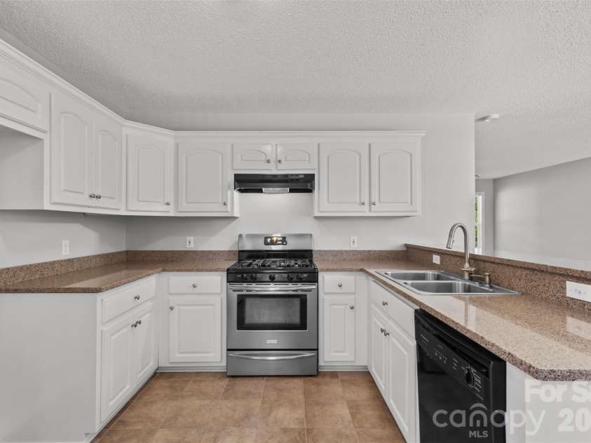 2004 Hunters Ridge Road, Lancaster, SC 29720.  MLS# CAR4393160, YatesRealty ID 32231. 