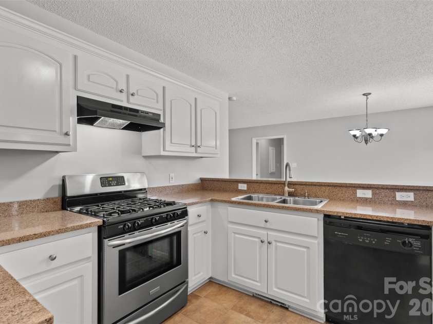 2004 Hunters Ridge Road, Lancaster, SC 29720.  MLS# CAR4393160, YatesRealty ID 32231. 