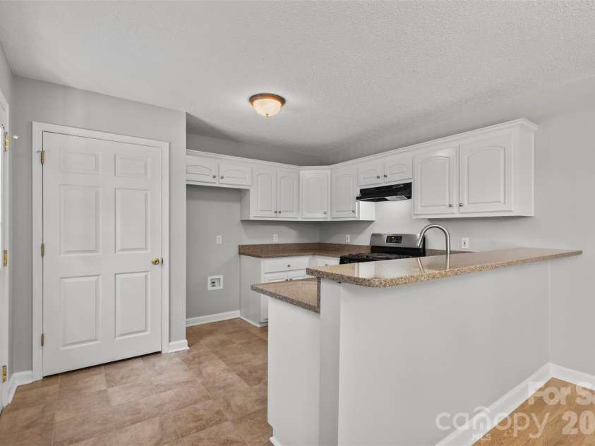 2004 Hunters Ridge Road, Lancaster, SC 29720.  MLS# CAR4393160, YatesRealty ID 32231. 