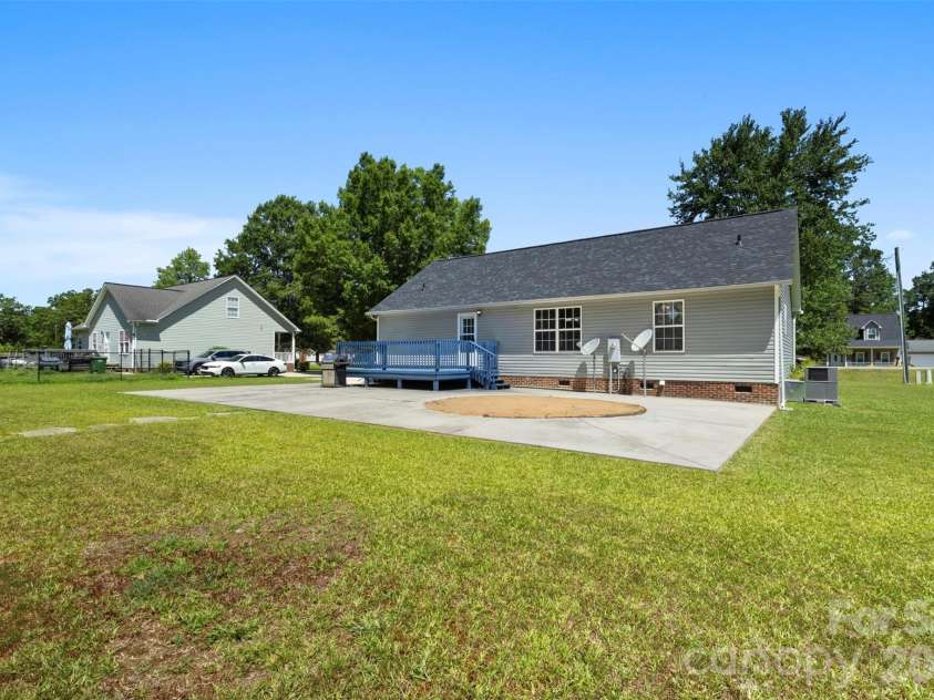 2004 Hunters Ridge Road, Lancaster, SC 29720.  MLS# CAR4393160, YatesRealty ID 32231. 