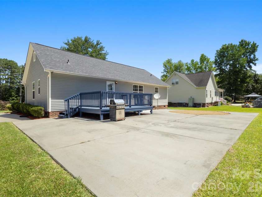 2004 Hunters Ridge Road, Lancaster, SC 29720.  MLS# CAR4393160, YatesRealty ID 32231. 