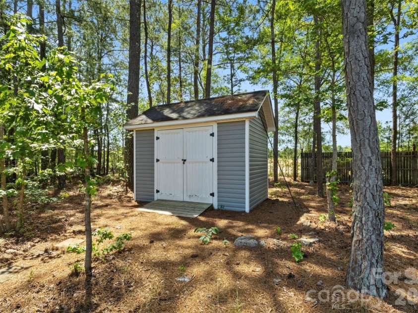 2004 Hunters Ridge Road, Lancaster, SC 29720.  MLS# CAR4393160, YatesRealty ID 32231. 