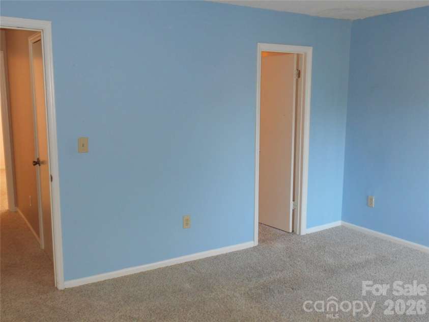 407 Broad Street, Statesville, NC 28677.  MLS# CAR4390712, YatesRealty ID 32232. BR 1