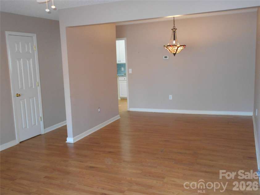 407 Broad Street, Statesville, NC 28677.  MLS# CAR4390712, YatesRealty ID 32232. Dining area