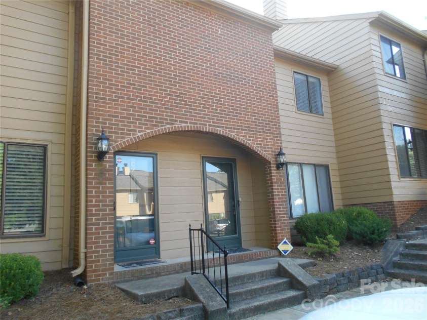 407 Broad Street, Statesville, NC 28677.  MLS# CAR4390712, YatesRealty ID 32232. Front view