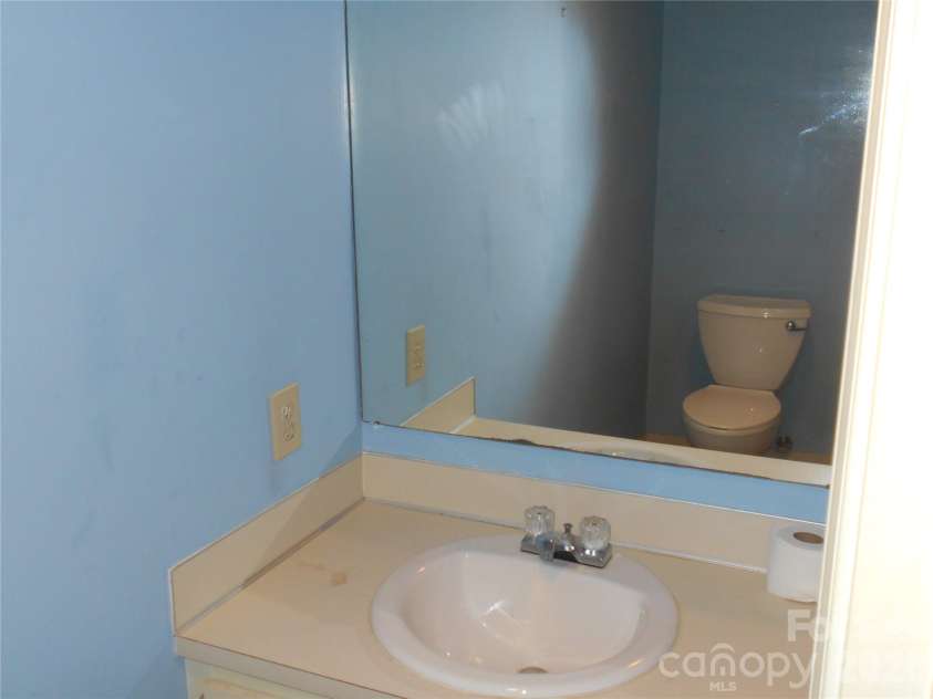 407 Broad Street, Statesville, NC 28677.  MLS# CAR4390712, YatesRealty ID 32232. Main level 1/2 bath