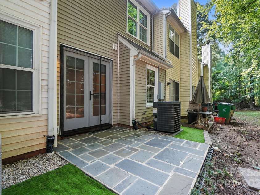 6422 Windsor Gate Lane, Charlotte, NC 28215.  MLS# CAR4284174, YatesRealty ID 32232. Back patio