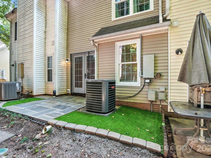 6422 Windsor Gate Lane, Charlotte, NC 28215.  MLS# CAR4284174, YatesRealty ID 32232. Back patio
