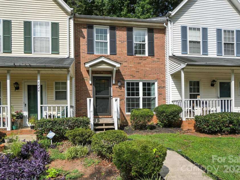 6422 Windsor Gate Lane, Charlotte, NC 28215.  MLS# CAR4284174, YatesRealty ID 32232. Front of condo