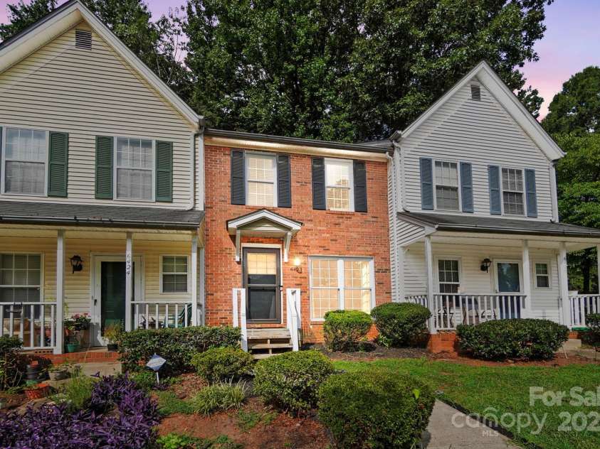 6422 Windsor Gate Lane, Charlotte, NC 28215.  MLS# CAR4284174, YatesRealty ID 32232. Front of condo