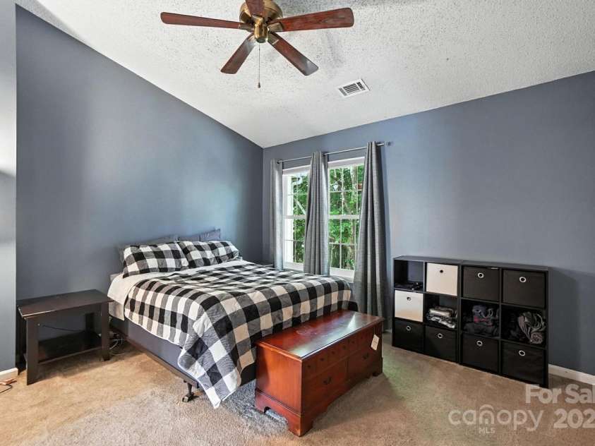 6422 Windsor Gate Lane, Charlotte, NC 28215.  MLS# CAR4284174, YatesRealty ID 32232. Primary bedroom