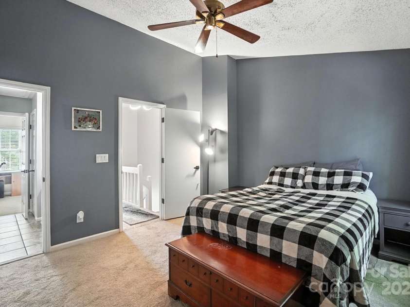 6422 Windsor Gate Lane, Charlotte, NC 28215.  MLS# CAR4284174, YatesRealty ID 32232. Primary bedroom