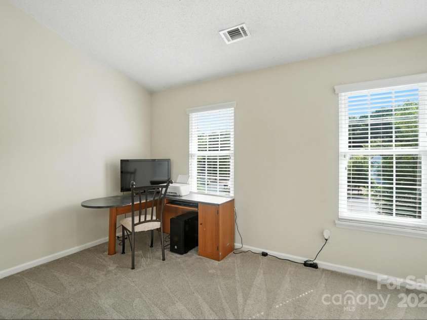 6422 Windsor Gate Lane, Charlotte, NC 28215.  MLS# CAR4284174, YatesRealty ID 32232. Secondary bedroom