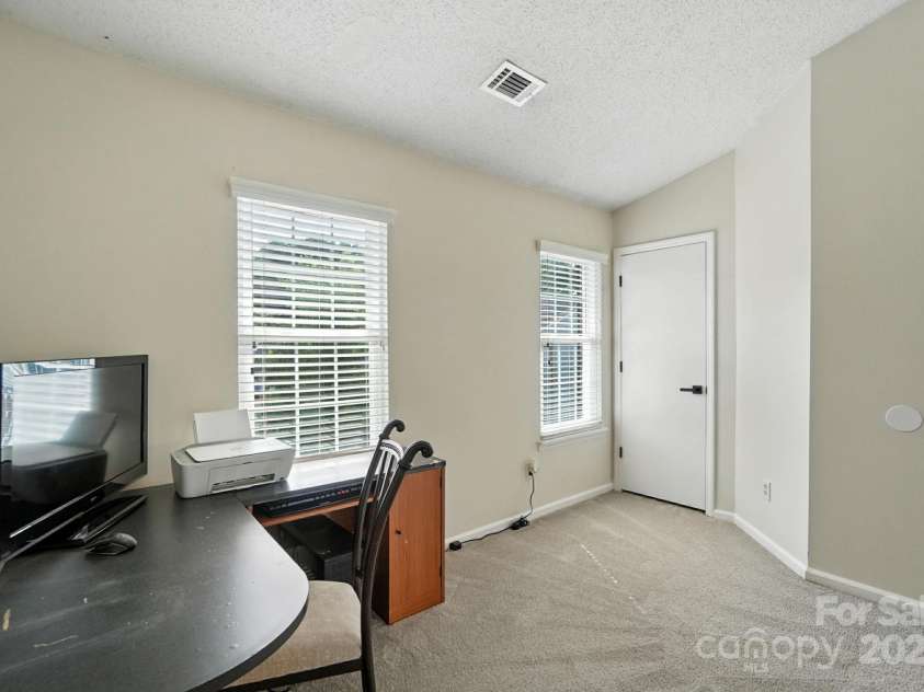6422 Windsor Gate Lane, Charlotte, NC 28215.  MLS# CAR4284174, YatesRealty ID 32232. Secondary bedroom