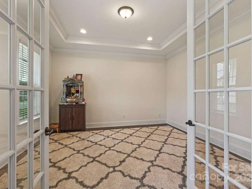 809 Brown Creek Drive, Matthews, NC 28104.  MLS# CAR4286729, YatesRealty ID 32233. 