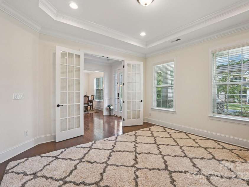 809 Brown Creek Drive, Matthews, NC 28104.  MLS# CAR4286729, YatesRealty ID 32233. 