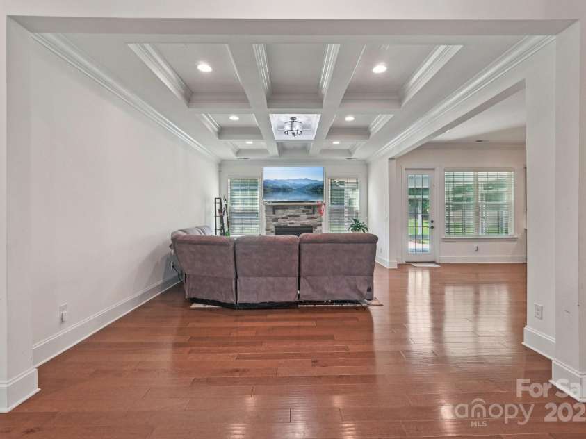 809 Brown Creek Drive, Matthews, NC 28104.  MLS# CAR4286729, YatesRealty ID 32233. 