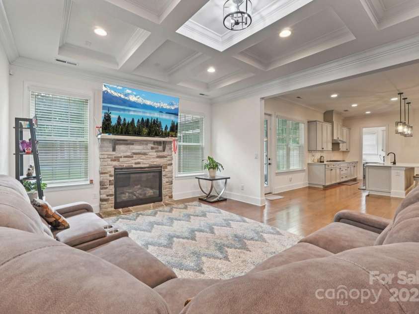 809 Brown Creek Drive, Matthews, NC 28104.  MLS# CAR4286729, YatesRealty ID 32233. 