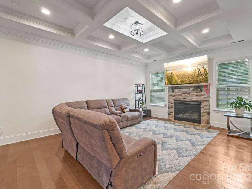 809 Brown Creek Drive, Matthews, NC 28104.  MLS# CAR4286729, YatesRealty ID 32233. 