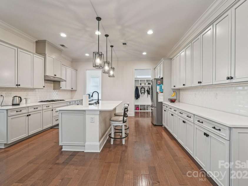 809 Brown Creek Drive, Matthews, NC 28104.  MLS# CAR4286729, YatesRealty ID 32233. 