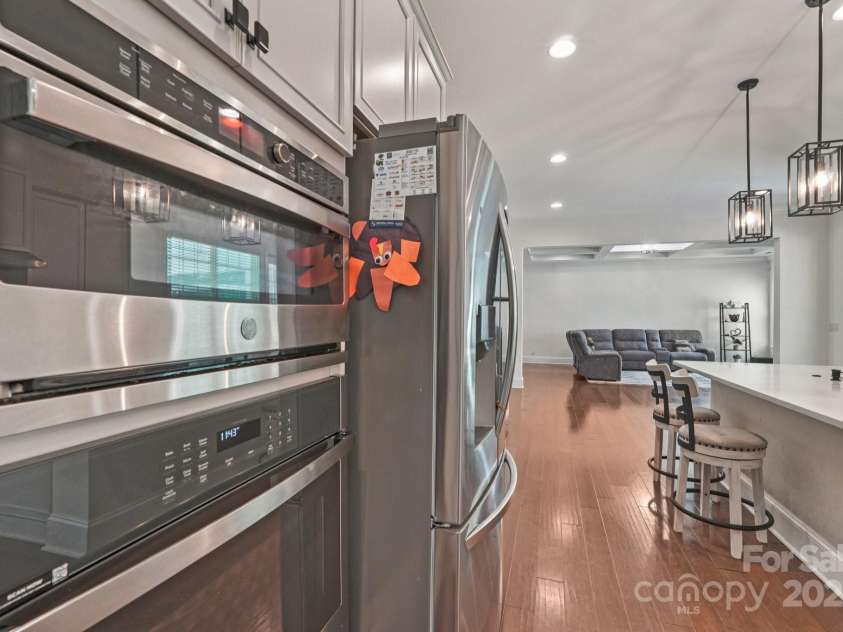 809 Brown Creek Drive, Matthews, NC 28104.  MLS# CAR4286729, YatesRealty ID 32233. 